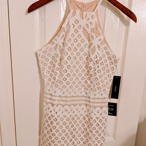 Lulus Dresses & Skirts - NWT Lulus off white halter lace dress sz XS